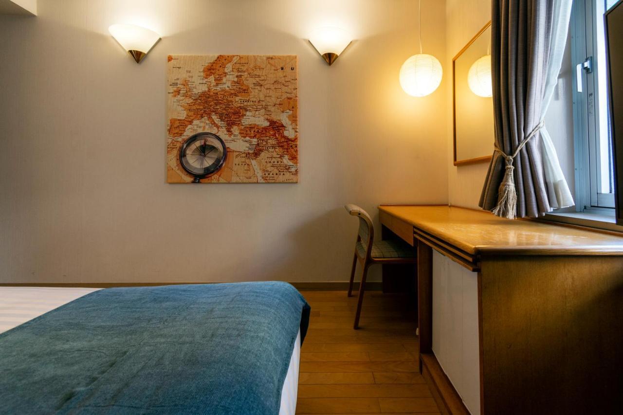 Hotel Toms Tokio Buitenkant foto
