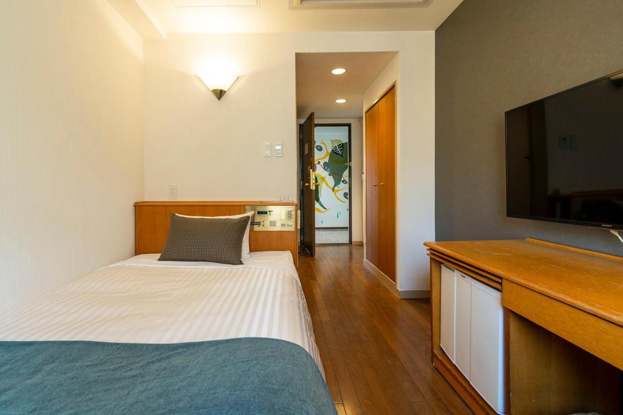Hotel Toms Tokio Buitenkant foto