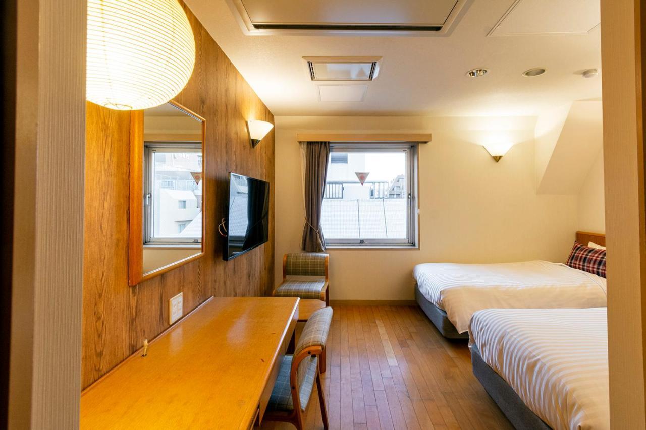 Hotel Toms Tokio Buitenkant foto