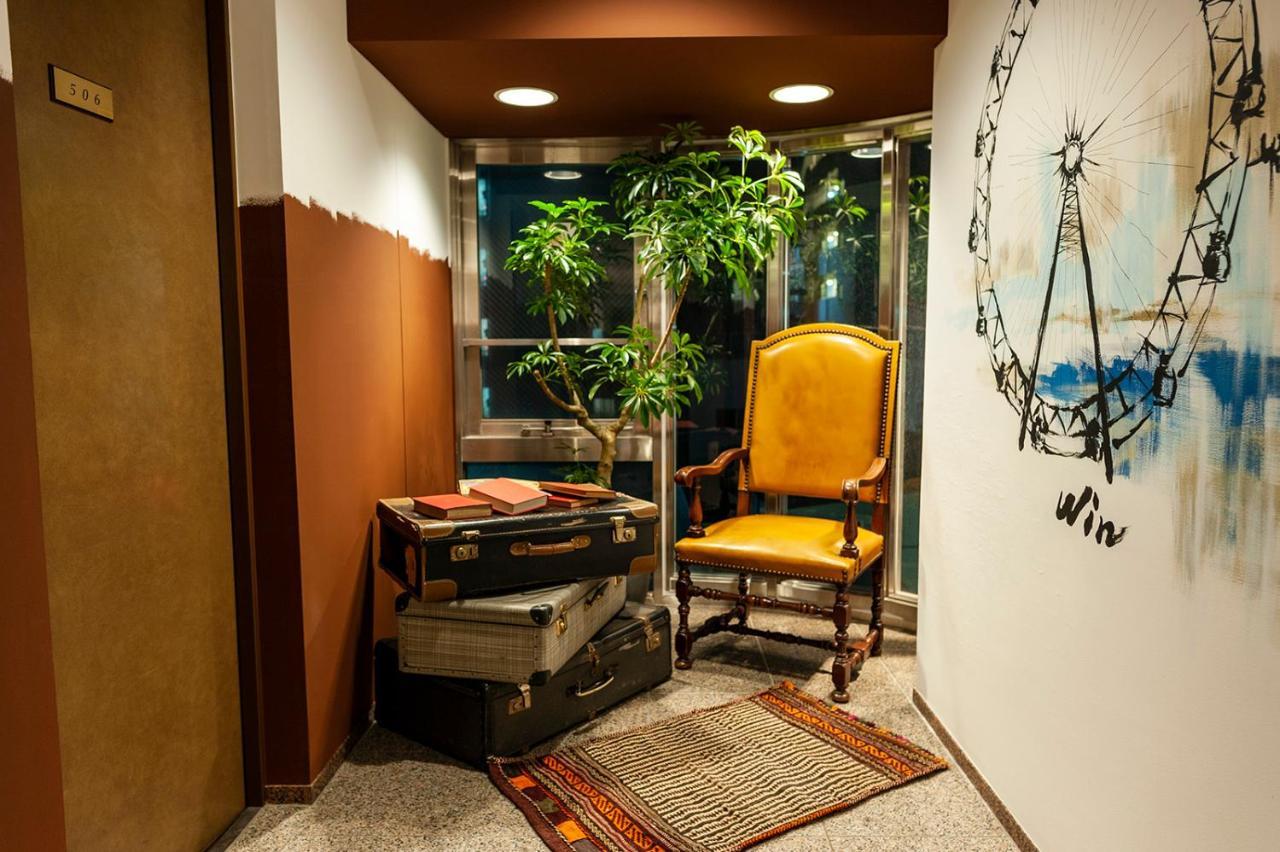 Hotel Toms Tokio Buitenkant foto