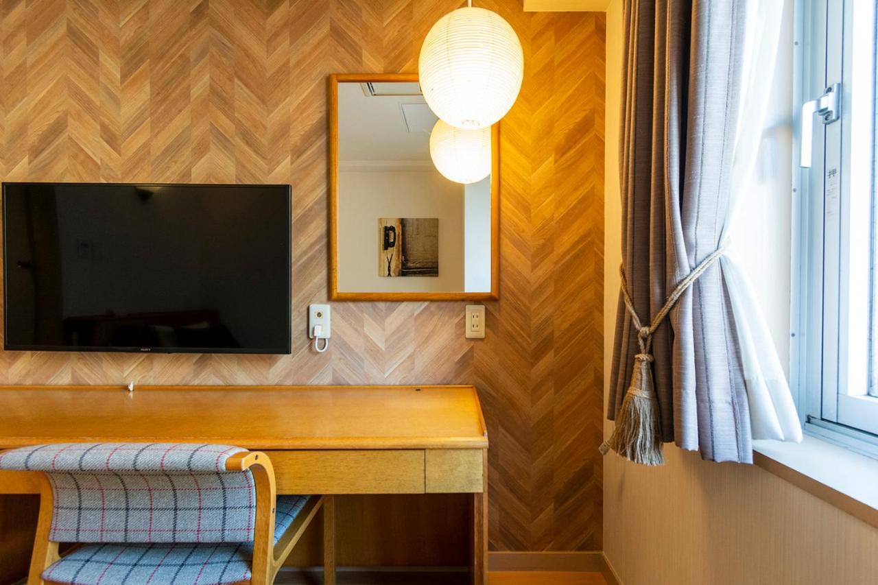 Hotel Toms Tokio Buitenkant foto