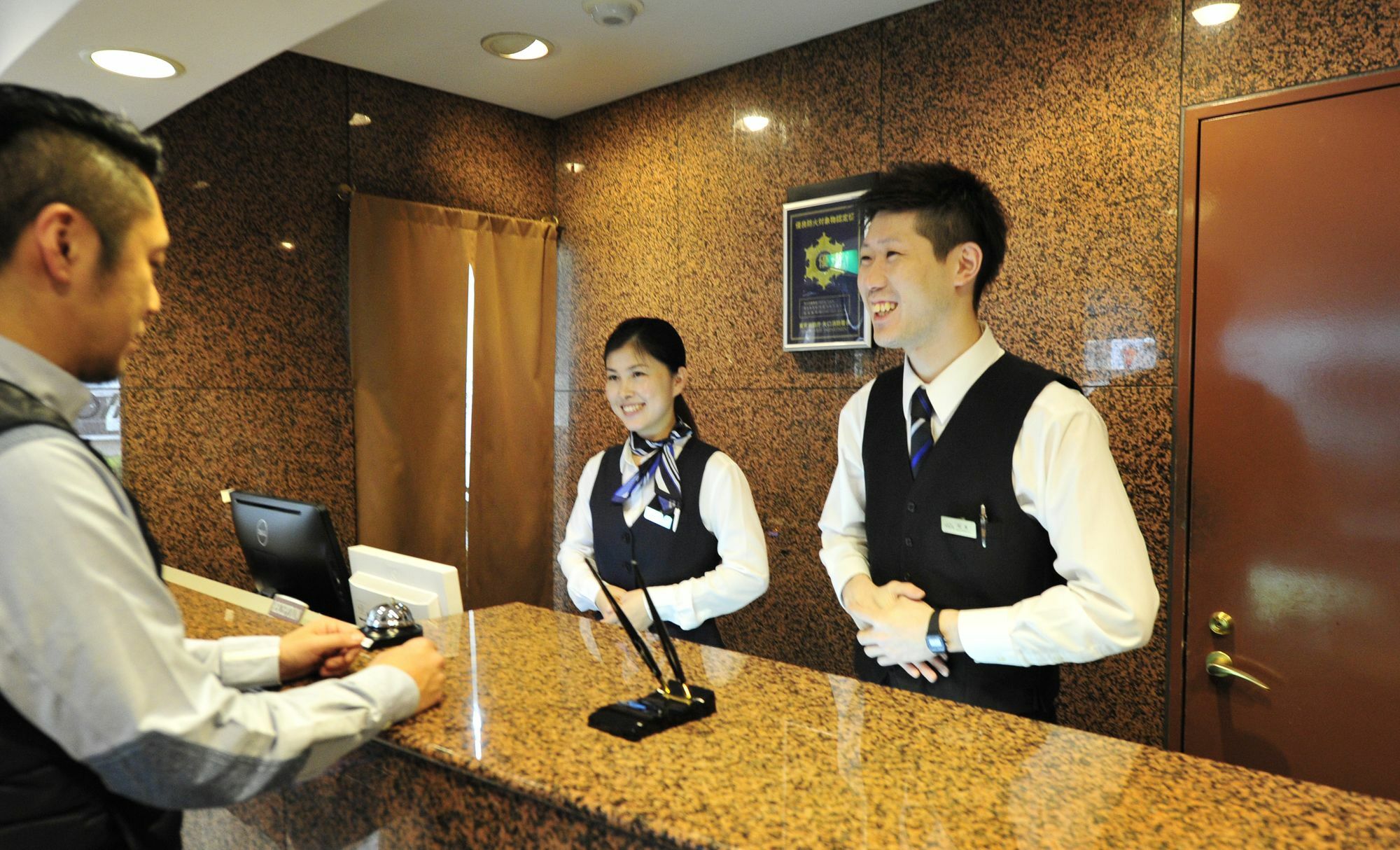 Hotel Toms Tokio Buitenkant foto
